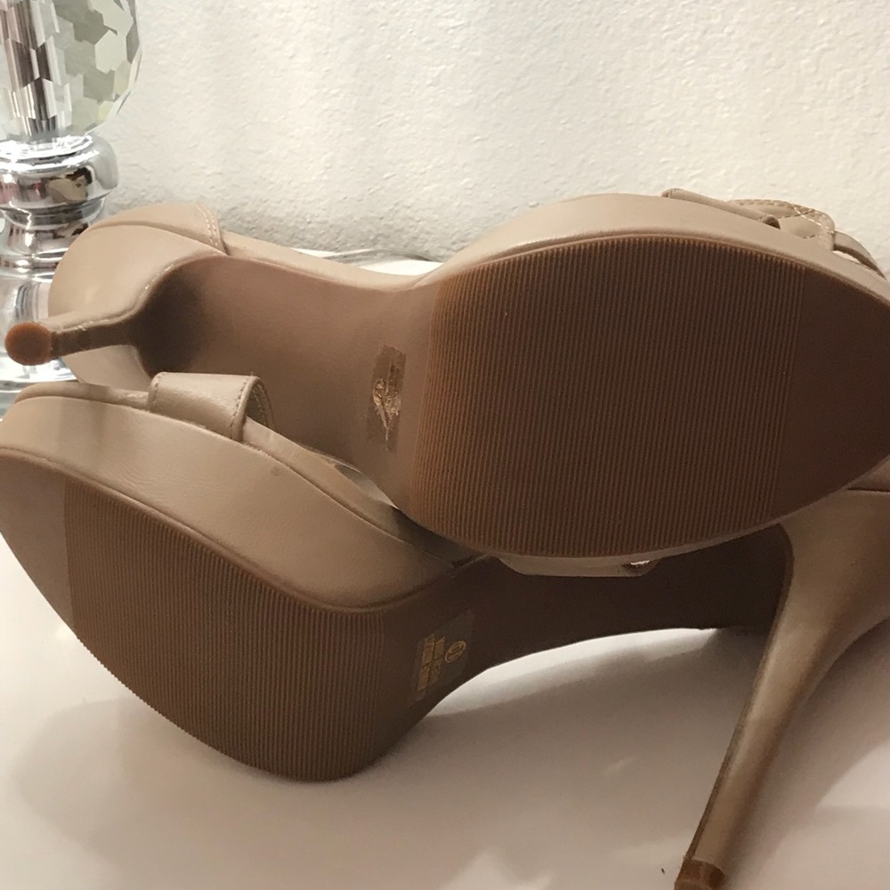 Shoes - Picture 3 of 4